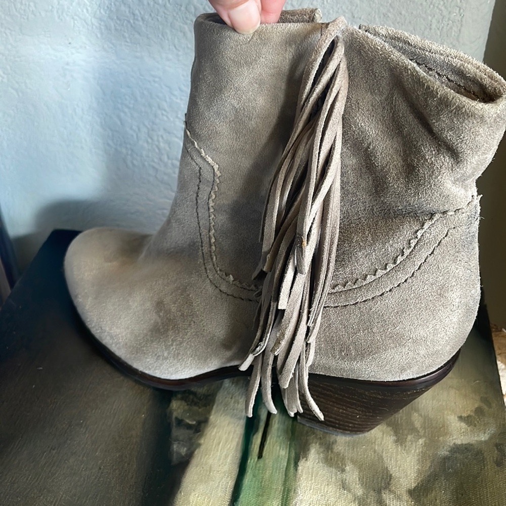 Sam Edelman suede fringe boots - boho, fall, festival. Hot  fall trend!!